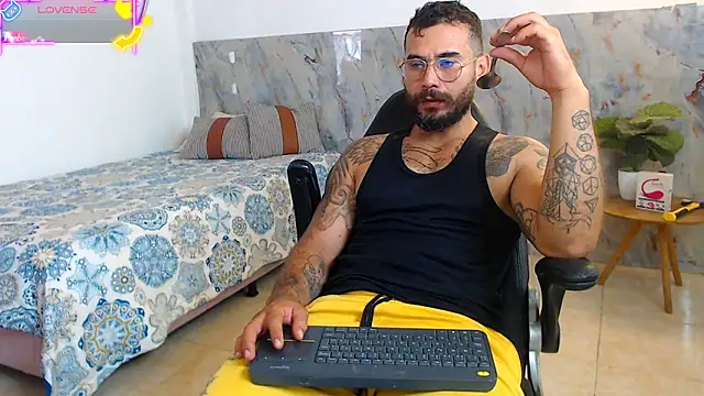 Snapshot of hanz_col chatting on 25, 10, 2025 hanz col online show from 25, 10, 2025
