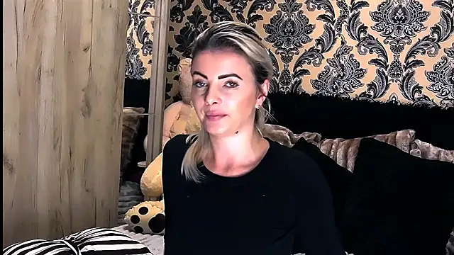 Snapshot of Aly_girl1 chatting on 10, 1, 2025 Aly girl1 online show from 10, 1, 2025