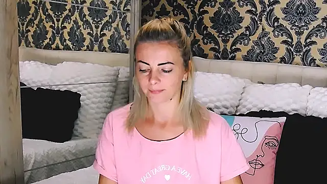 Snapshot of Aly_girl1 chatting on 27, 9, 2025 Aly girl1 online show from 27, 9, 2025