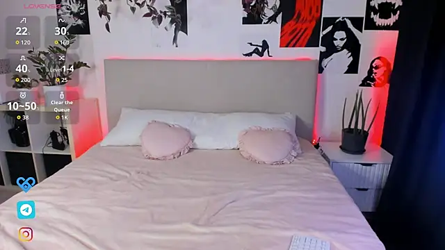 Lisa Moones online show from 9, 10, 2025