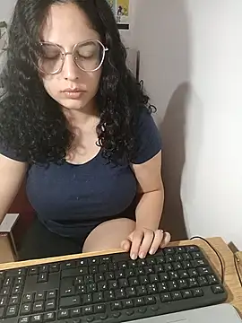 Snapshot of babyluna939 chatting on 10, 9, 2025 babyluna939 online show from 10, 9, 2025