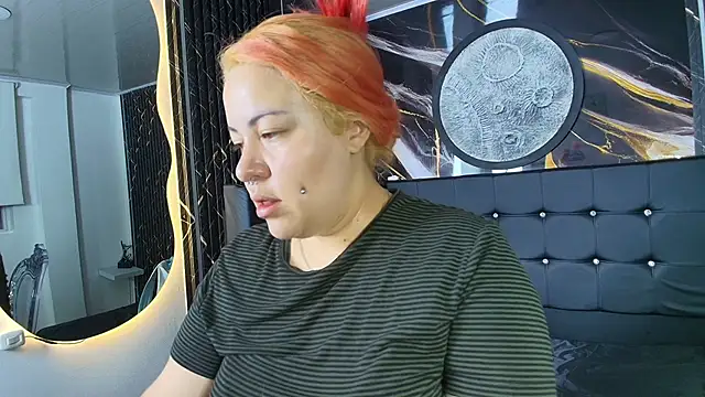 Bruja  Scarlata online show from 23, 9, 2025