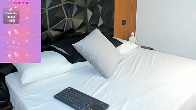 Wendy Marchall online show from 8, 3, 2025