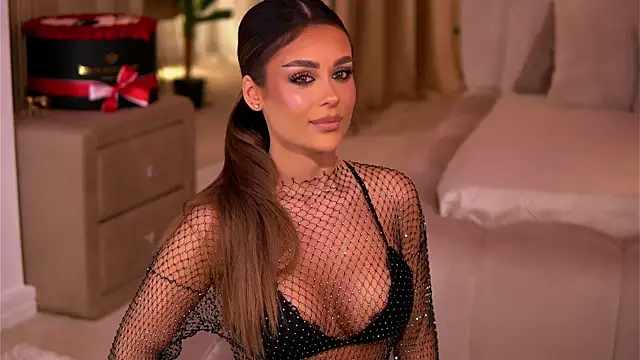 Snapshot of YasmineShaw chatting on 22, 11, 2025 YasmineShaw online show from 22, 11, 2025