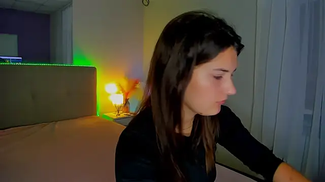 Laura Leee online show from 12, 10, 2025