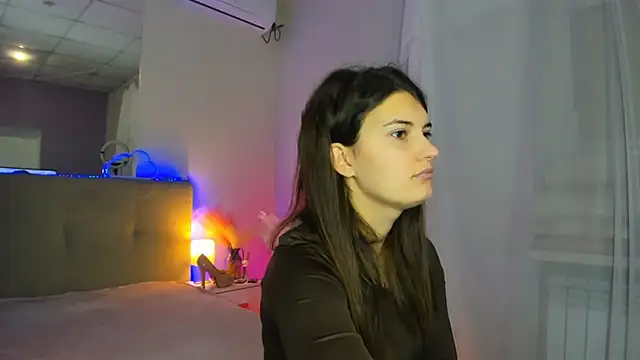 Laura Leee online show from 30, 11, 2025