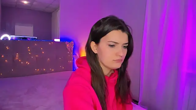 Laura Leee online show from 11, 4, 2026