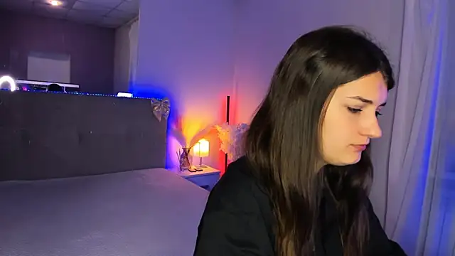 Laura Leee online show from 4, 7, 2026