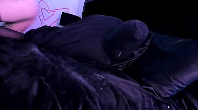 Snapshot of Midnightrose11 chatting on 13, 2, 2025 Midnightrose11 online show from 13, 2, 2025