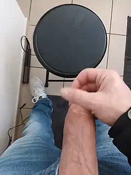 Snapshot of casper0303 chatting on 3, 2, 2025 casper0303 online show from 3, 2, 2025