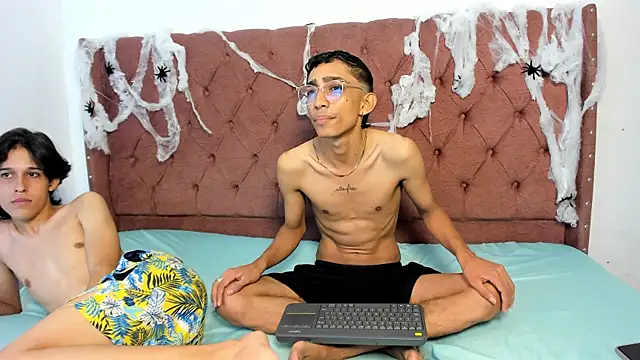 Snapshot of jony_honey chatting on 13, 10, 2025 jony honey online show from 13, 10, 2025