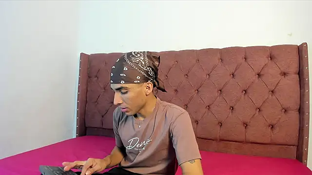 Snapshot of jony_honey chatting on 2, 12, 2025 jony honey online show from 2, 12, 2025