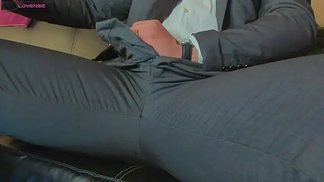 Snapshot of MrLonely02 chatting on 5, 1, 2025 MrLonely02 online show from 5, 1, 2025