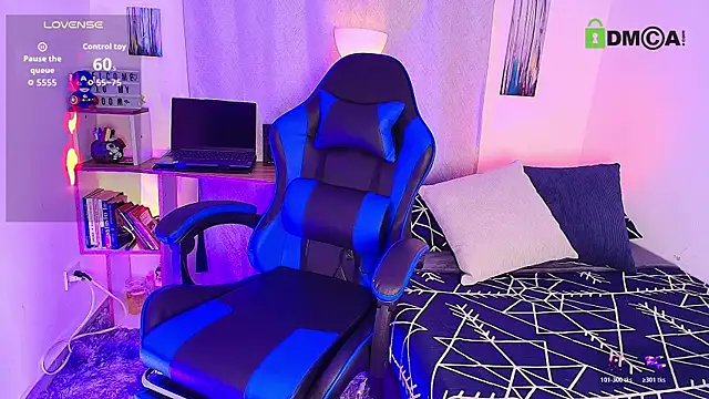 Snapshot of aron_wi chatting on 30, 10, 2025 aron wi online show from 30, 10, 2025