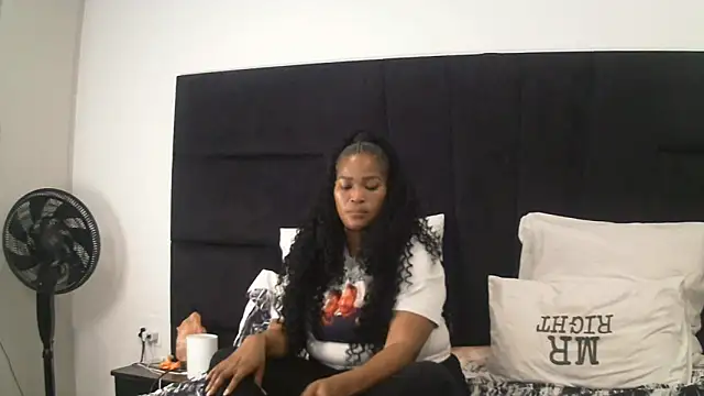 Snapshot of SEXYEBONY2010 chatting on 20, 4, 2026 SEXYEBONY2010 online show from 20, 4, 2026