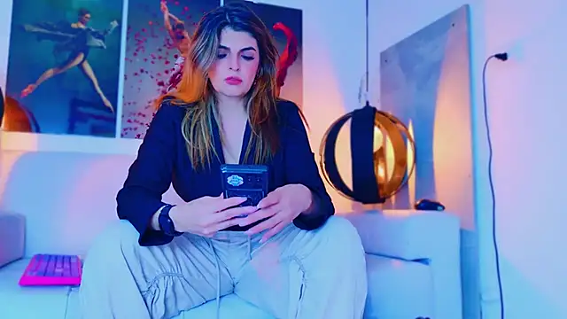 Lizzymontanaa online show from 25, 1, 2025