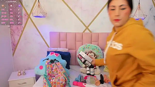 Snapshot of lizortiz chatting on 1, 12, 2025 lizortiz online show from 1, 12, 2025