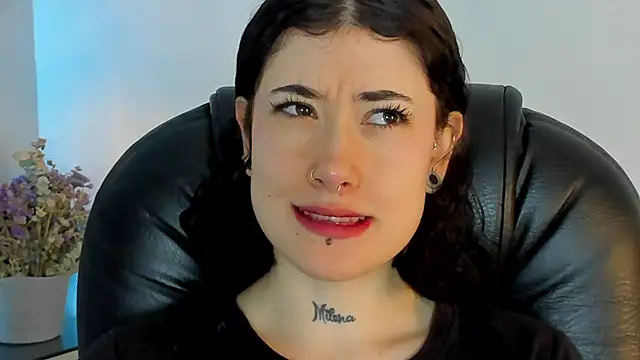 Snapshot of melody_suarez chatting on 8, 1, 2025 melody suarez online show from 8, 1, 2025