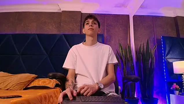 Lion Foster01 online show from 3, 12, 2025