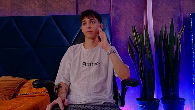 Lion Foster01 online show from 4, 12, 2025