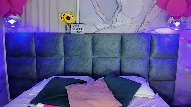 Snapshot of LottiCarter chatting on 25, 9, 2025 LottiCarter online show from 25, 9, 2025