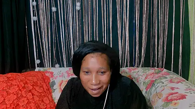 Snapshot of SexcGals chatting on 27, 10, 2025 SexcGals online show from 27, 10, 2025