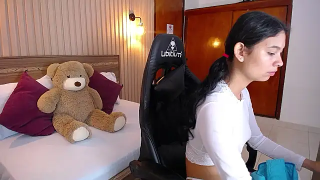 Snapshot of melody_flowers chatting on 2, 12, 2024 melody flowers online show from 2, 12, 2024