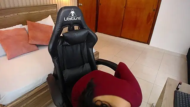 Snapshot of melody_flowers chatting on 18, 12, 2024 melody flowers online show from 18, 12, 2024