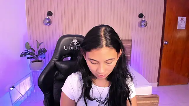 Snapshot of melody_flowers chatting on 30, 12, 2024 melody flowers online show from 30, 12, 2024