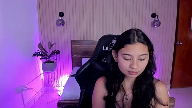 Snapshot of melody_flowers chatting on 6, 1, 2025 melody flowers online show from 6, 1, 2025