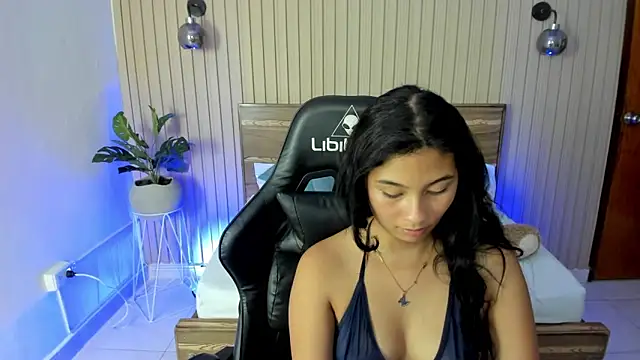 Snapshot of melody_flowers chatting on 8, 1, 2025 melody flowers online show from 8, 1, 2025