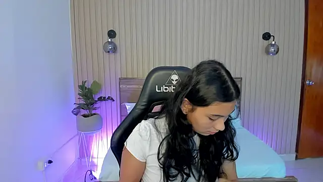 Snapshot of melody_flowers chatting on 28, 1, 2025 melody flowers online show from 28, 1, 2025