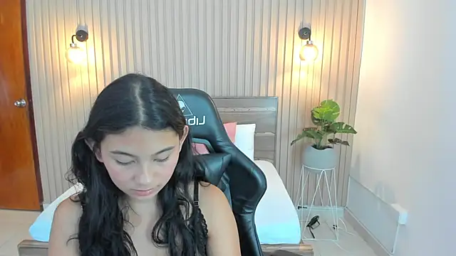 Snapshot of melody_flowers chatting on 6, 2, 2025 melody flowers online show from 6, 2, 2025