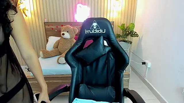 Snapshot of melody_flowers chatting on 20, 2, 2025 melody flowers online show from 20, 2, 2025