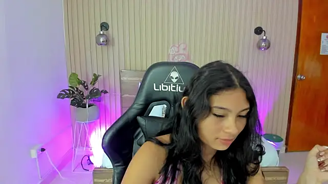 Snapshot of melody_flowers chatting on 7, 3, 2025 melody flowers online show from 7, 3, 2025