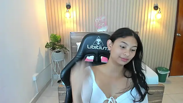 Snapshot of melody_flowers chatting on 20, 3, 2025 melody flowers online show from 20, 3, 2025