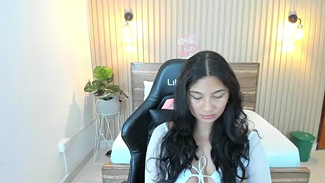 Snapshot of melody_flowers chatting on 20, 3, 2025 melody flowers online show from 20, 3, 2025