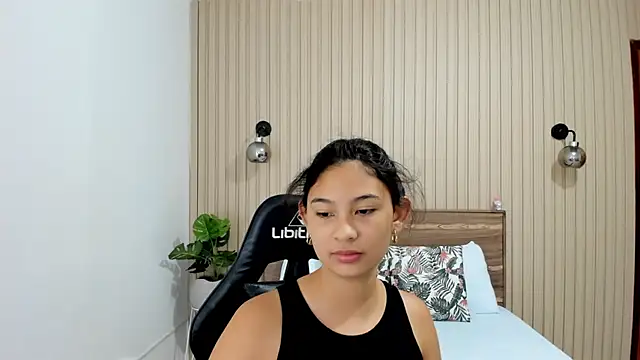 Snapshot of melody_flowers chatting on 21, 3, 2025 melody flowers online show from 21, 3, 2025