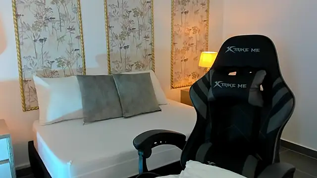 Snapshot of melody_flowers chatting on 8, 10, 2025 melody flowers online show from 8, 10, 2025