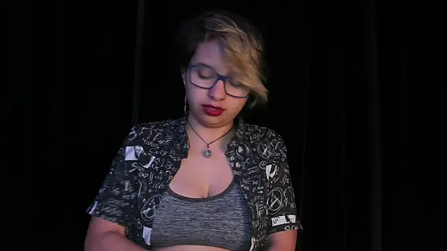 Snapshot of NovaGlitz chatting on 9, 12, 2024 NovaGlitz online show from 9, 12, 2024