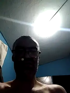 hugosafado333 online show from 9, 1, 2025