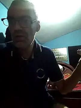 hugosafado333 online show from 22, 3, 2025