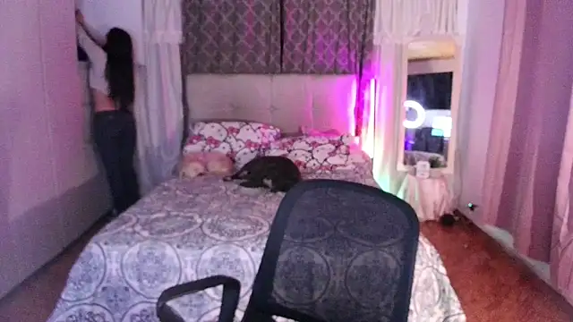 Emilyswan04 online show from 13, 6, 2026