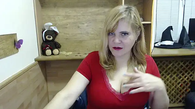 Snapshot of DaniellaKiss chatting on 21, 10, 2025 DaniellaKiss online show from 21, 10, 2025