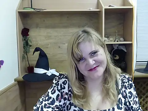 Snapshot of DaniellaKiss chatting on 27, 10, 2025 DaniellaKiss online show from 27, 10, 2025