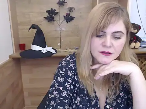 Snapshot of DaniellaKiss chatting on 16, 12, 2025 DaniellaKiss online show from 16, 12, 2025