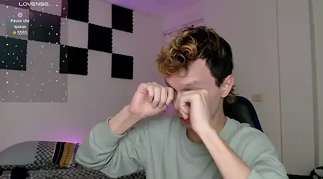 Snapshot of bryamado69 chatting on 5, 2, 2025 bryamado69 online show from 5, 2, 2025