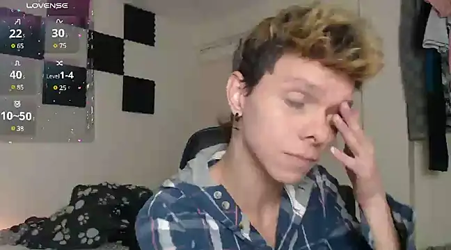 Snapshot of bryamado69 chatting on 8, 3, 2025 bryamado69 online show from 8, 3, 2025