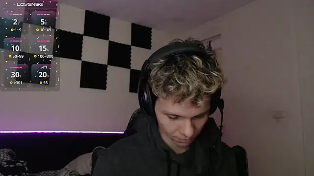 Snapshot of bryamado69 chatting on 8, 10, 2025 bryamado69 online show from 8, 10, 2025