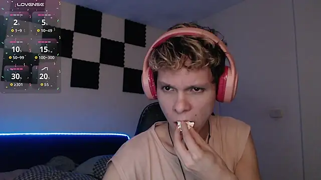 Snapshot of bryamado69 chatting on 15, 10, 2025 bryamado69 online show from 15, 10, 2025